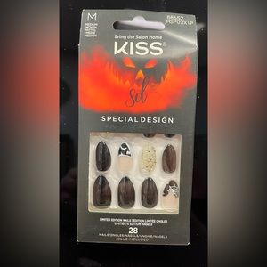 KISS Special Design Halloween 28 MEDIUM Nails 88652. New